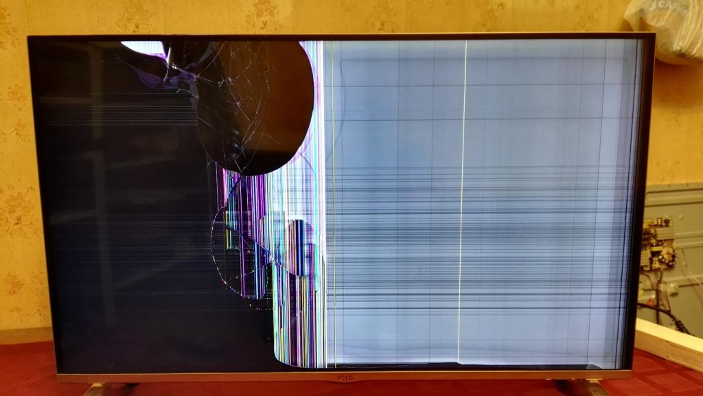 На новый год разбили телевизор LG 42LB671V